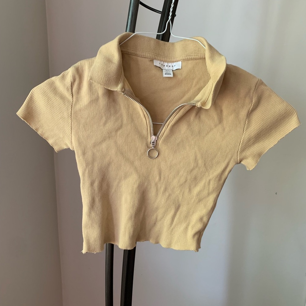 Beige crop top with small zipper